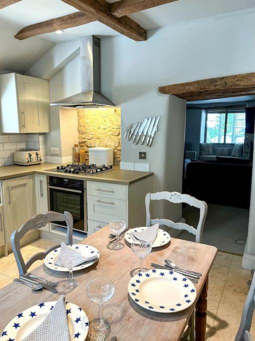 Cotswold Cottage- Central Уитни Экстерьер фото